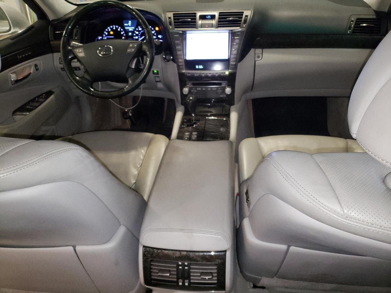 2010 Lexus LS - Image 8