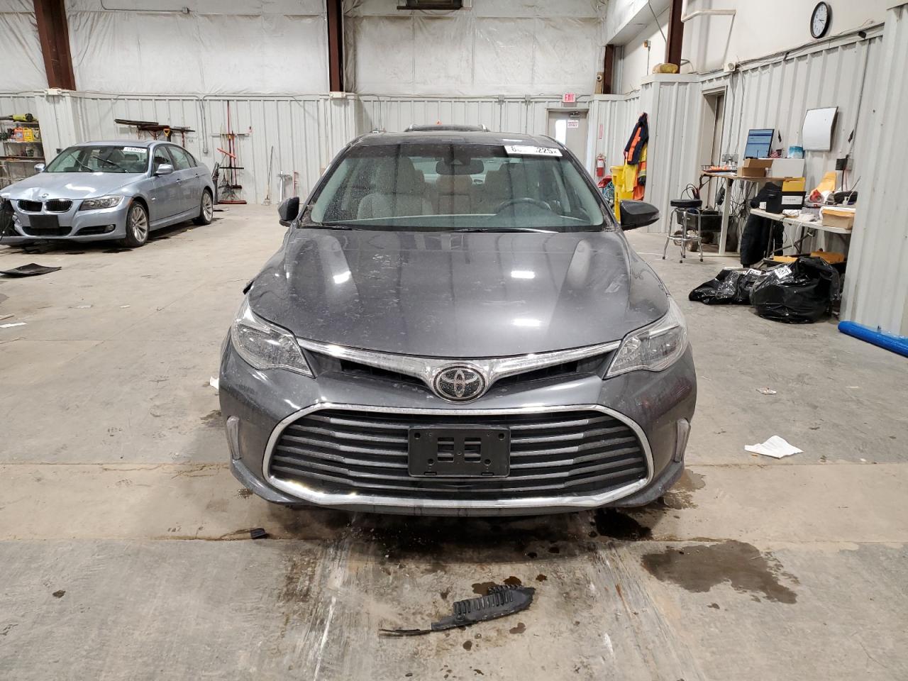 2016 Toyota Avalon - Image 5
