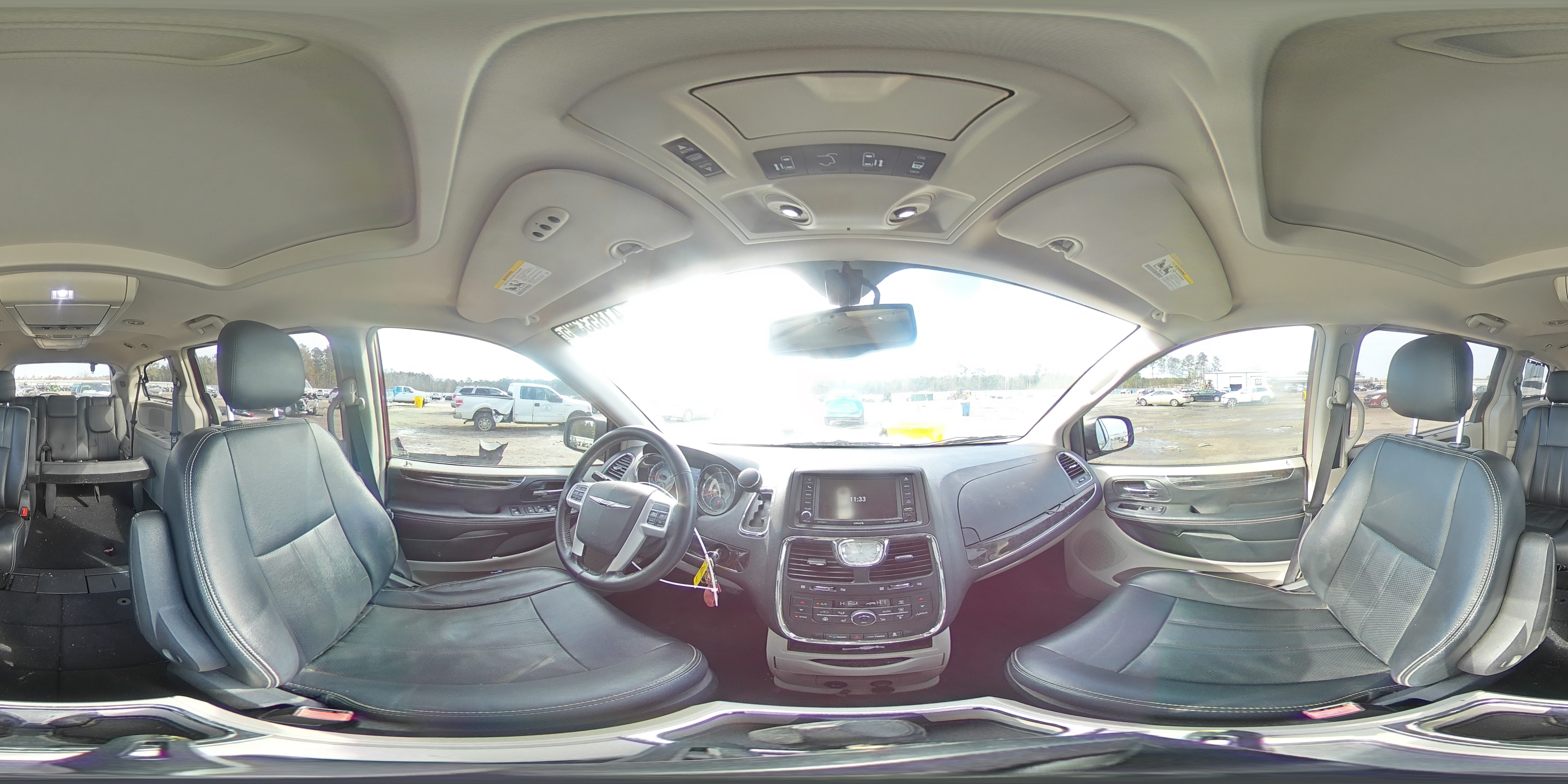 2016 Chrysler Town & Country - Image 14