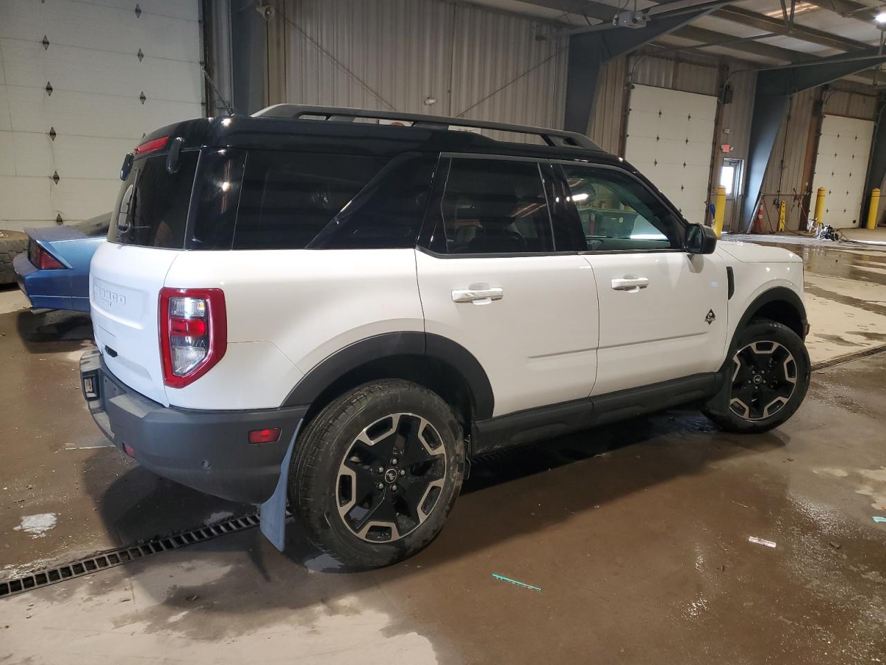 2023 Ford Bronco - Image 3