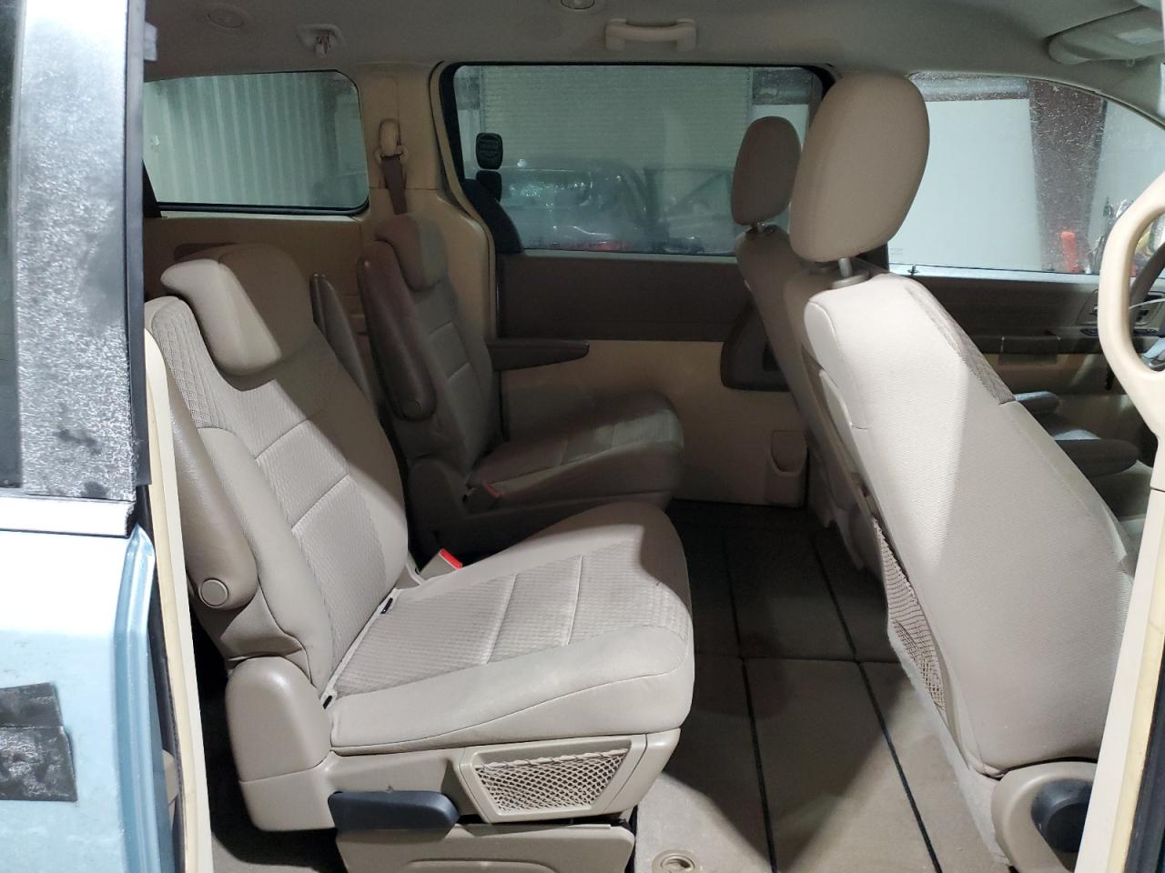 2010 Chrysler Town & Country - Image 11
