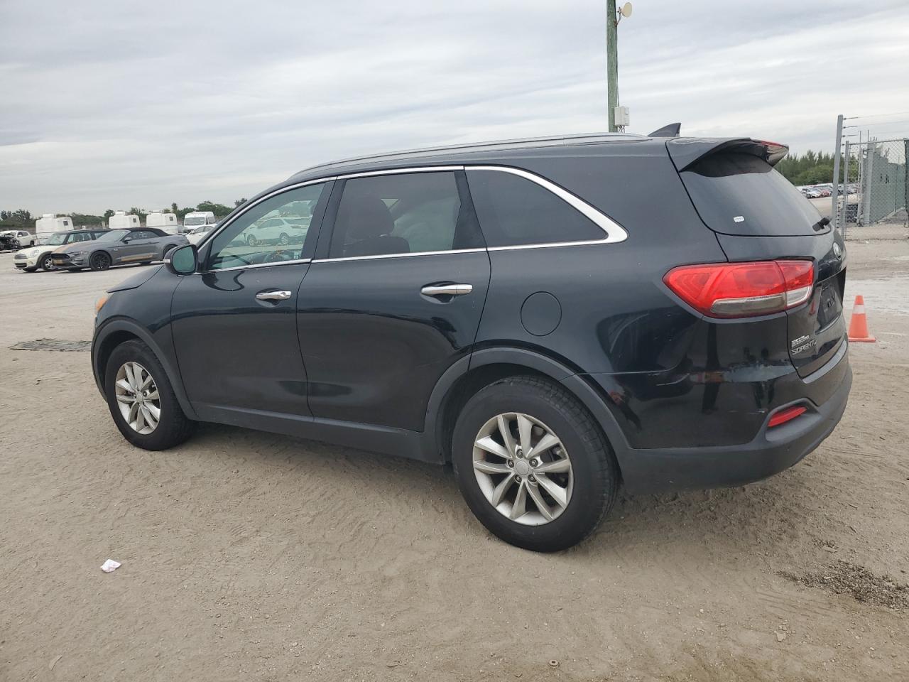 2016 Kia Sorento - Image 2