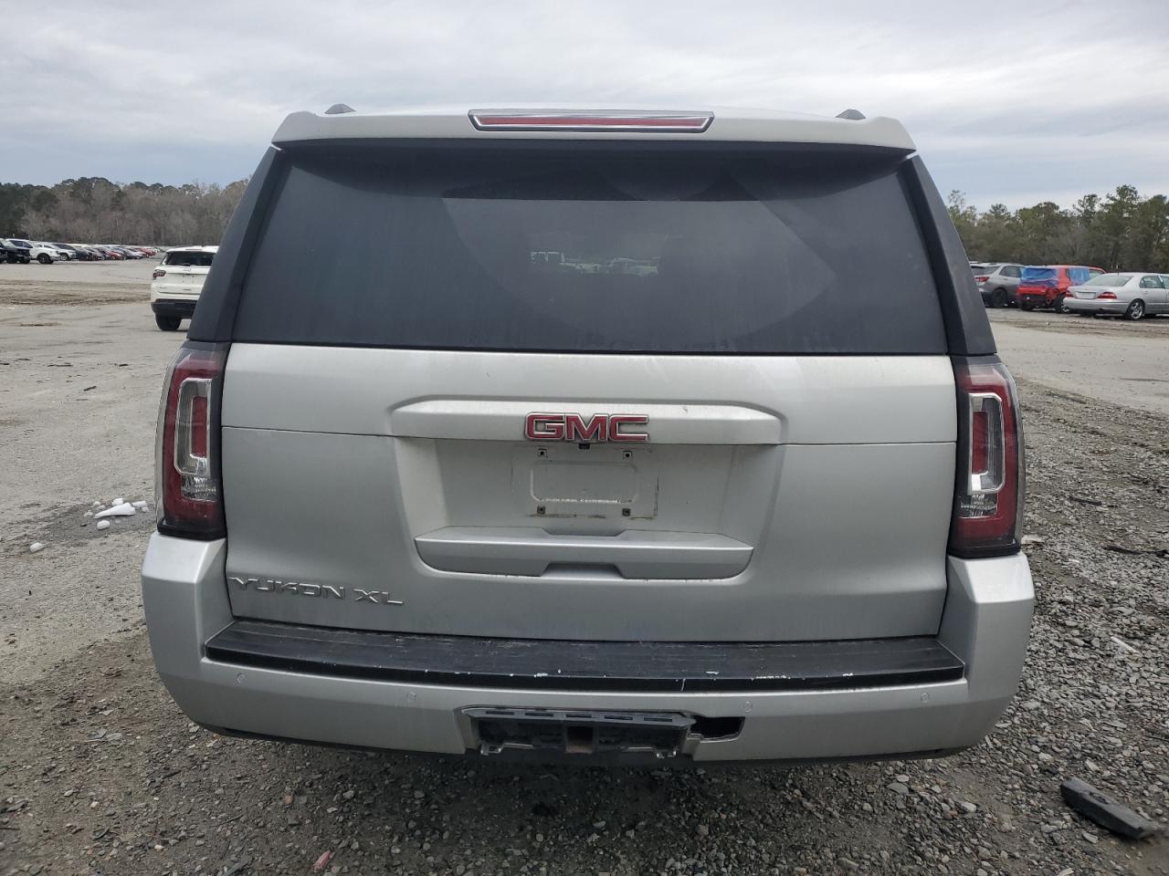 2017 GMC Yukon - Image 6
