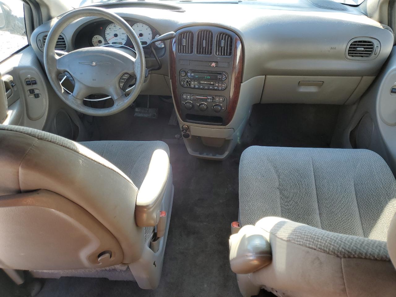 2004 Chrysler Town & Country - Image 8
