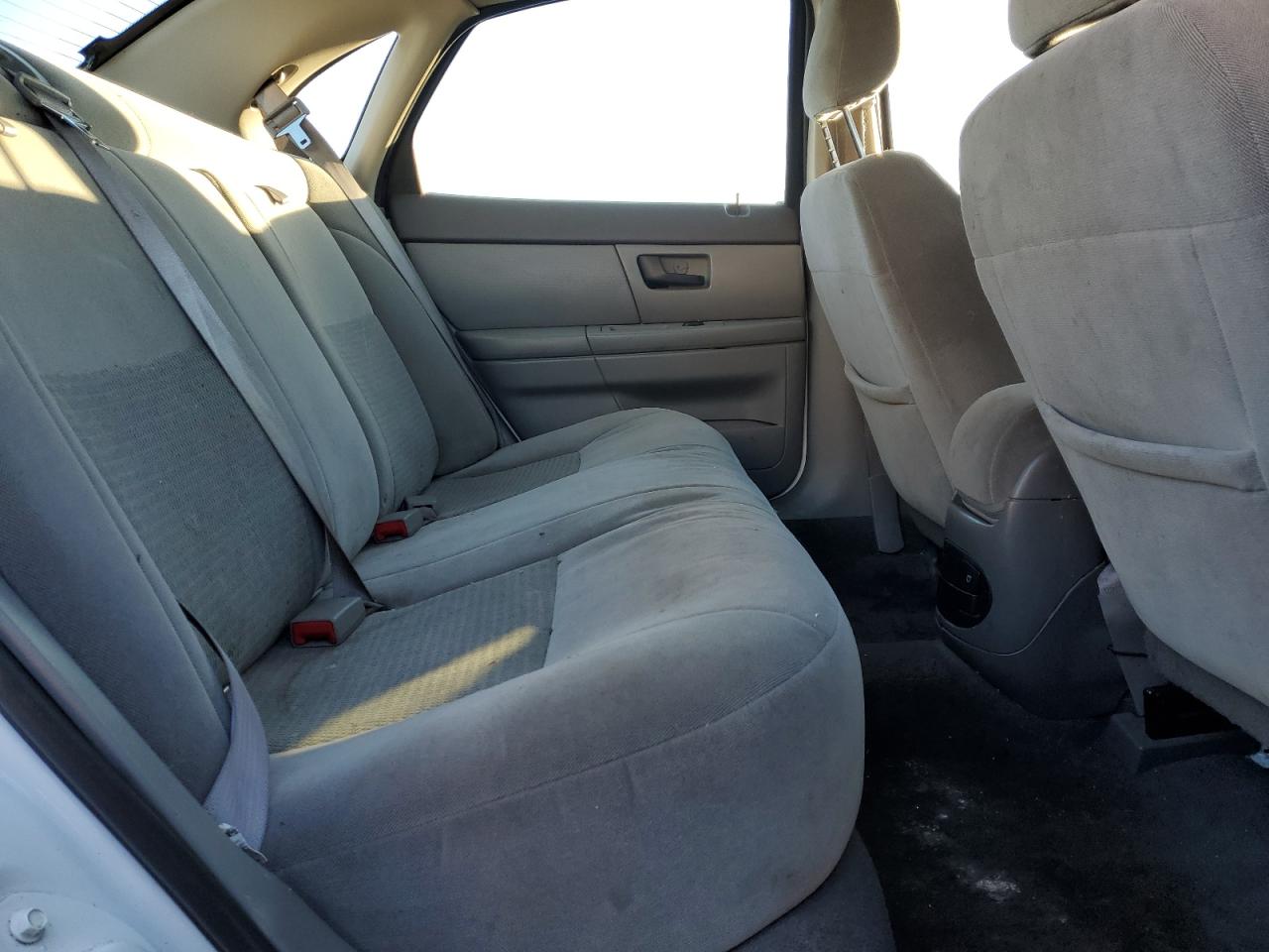 2004 Ford Taurus - Image 10