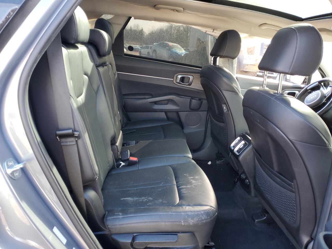 2023 Kia Sorento - Image 12