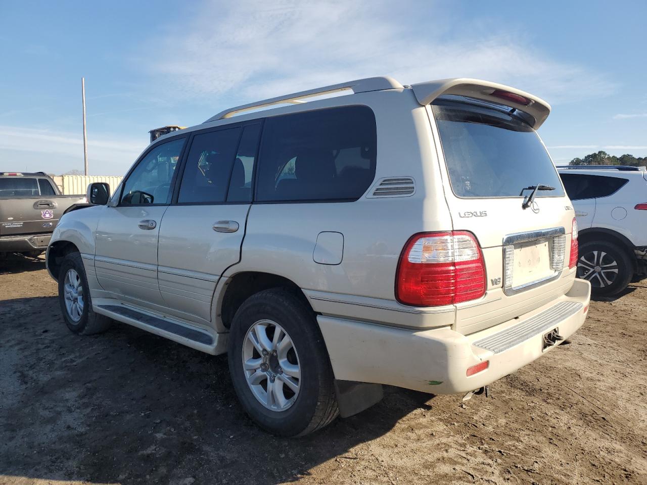 2004 Lexus LX - Image 2