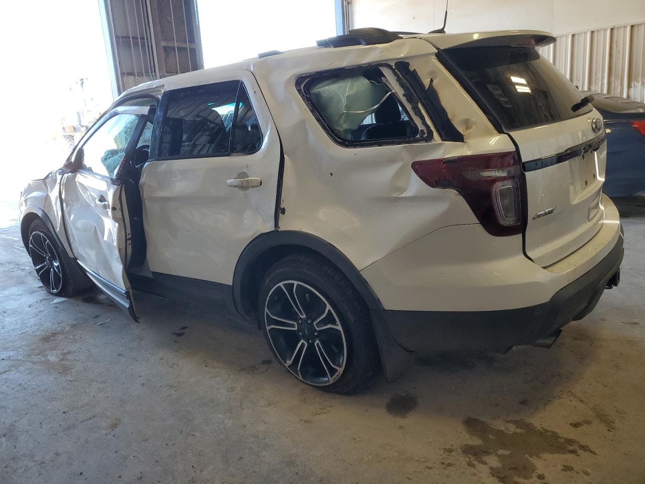 2015 Ford Explorer - Image 2