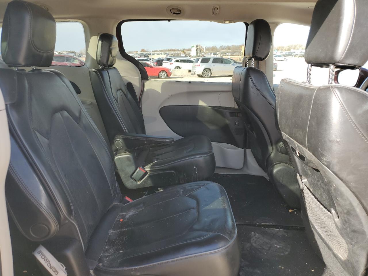 2018 Chrysler Pacifica - Image 11