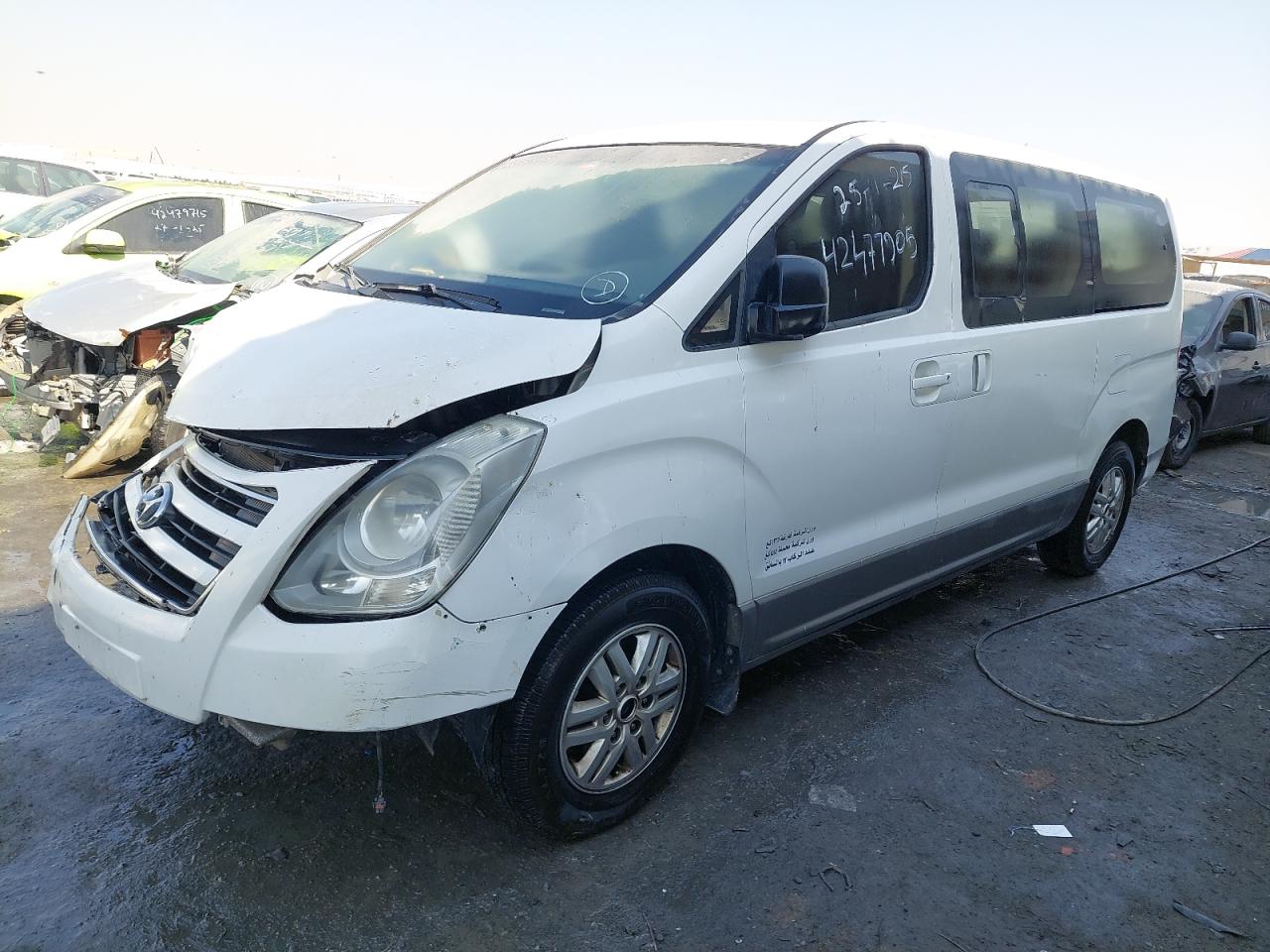 KMJWA37R5GU774027 - 2016 Hyundai H1 - #42477905