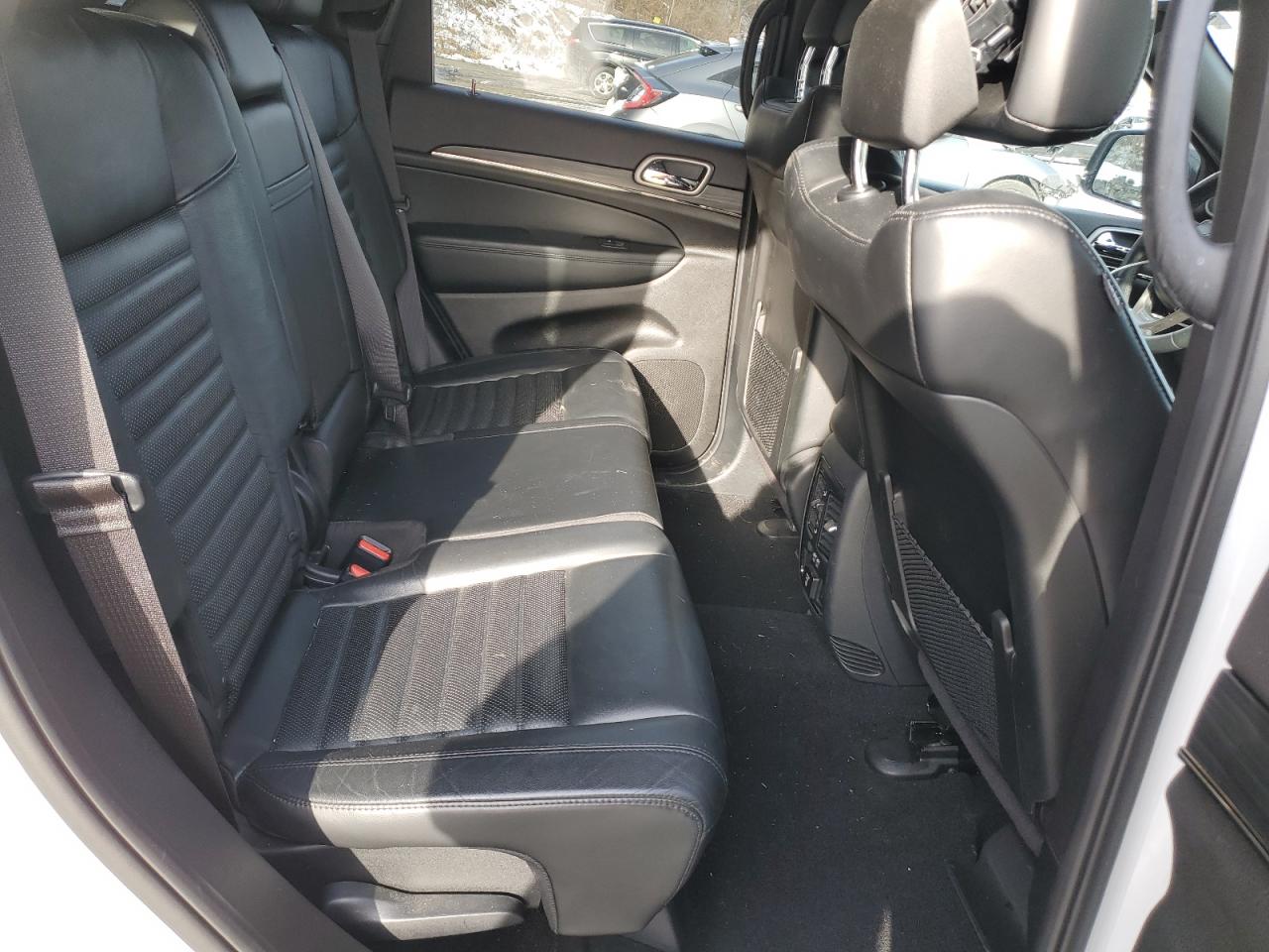 2019 Jeep Grand Cherokee - Image 11