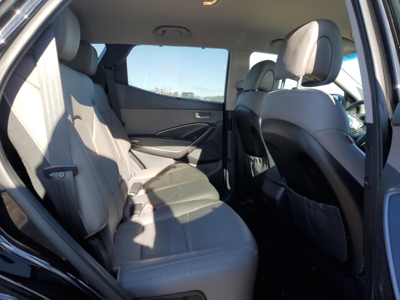 2017 Hyundai Santa Fe - Image 11