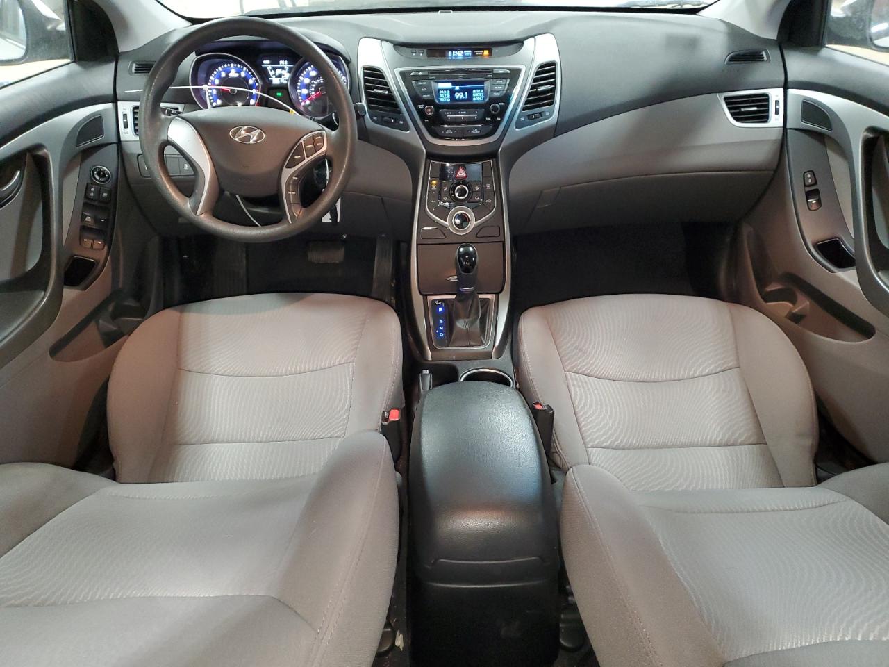 2016 Hyundai Elantra - Image 8