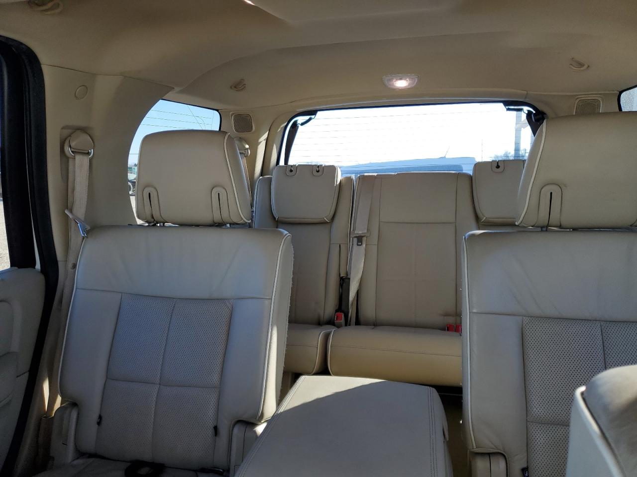 2007 Lincoln Navigator - Image 10