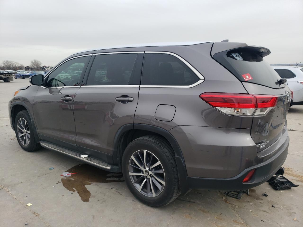 2019 Toyota Highlander - Image 2
