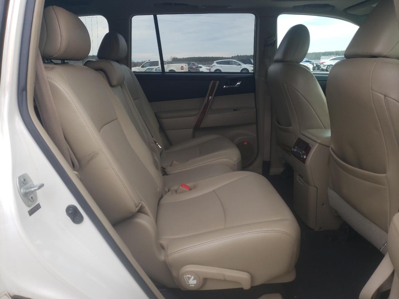 2013 Toyota Highlander - Image 12