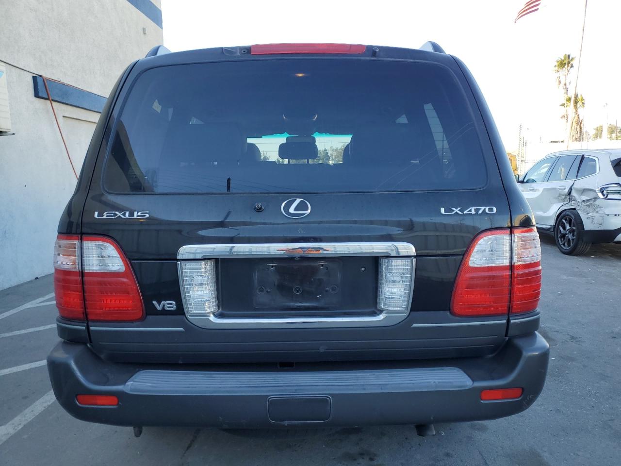 2004 Lexus LX - Image 6