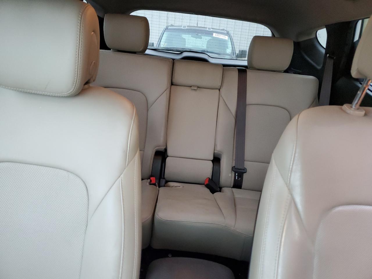 2017 Hyundai Santa Fe - Image 10