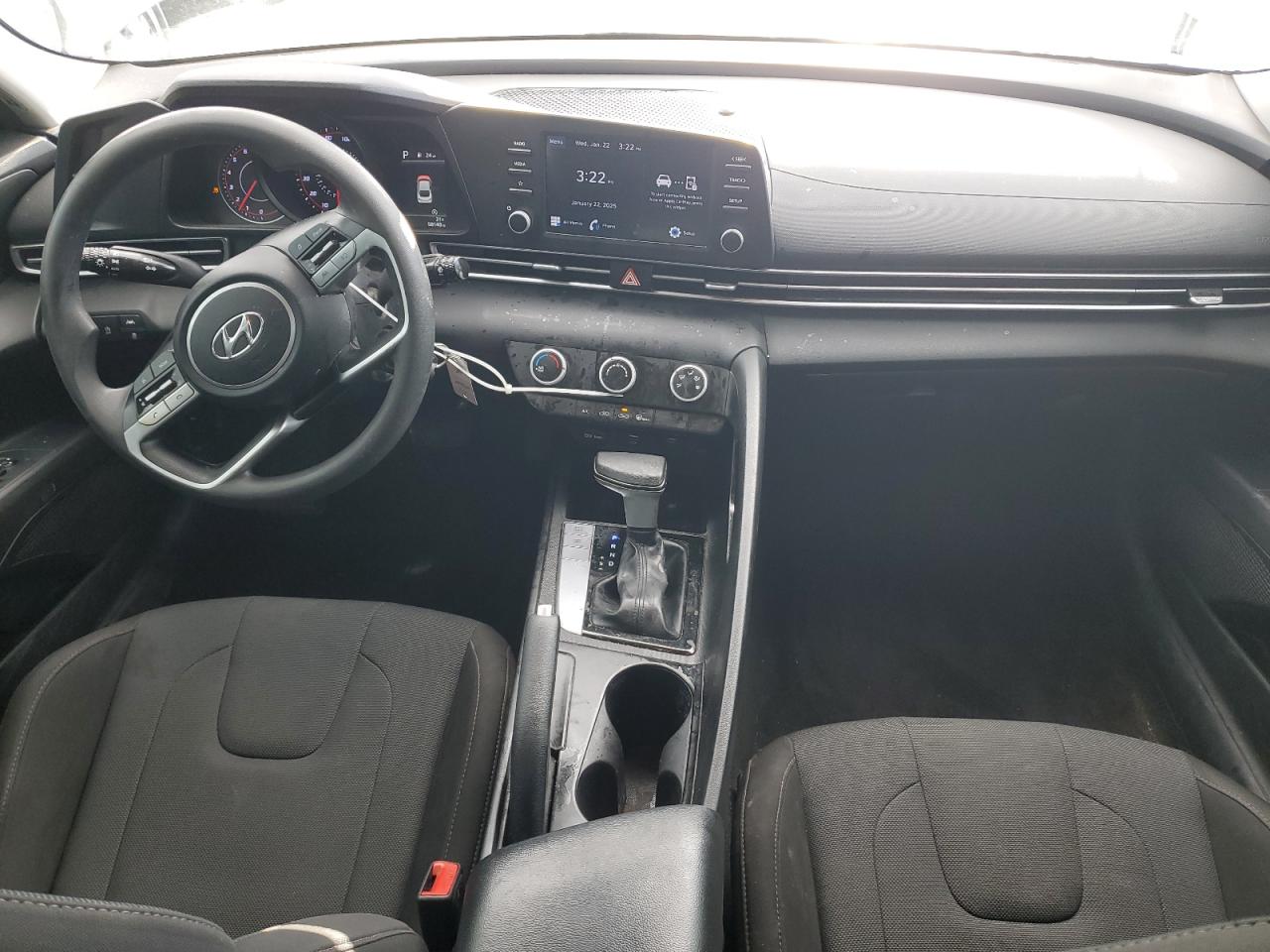 2022 Hyundai Elantra - Image 8