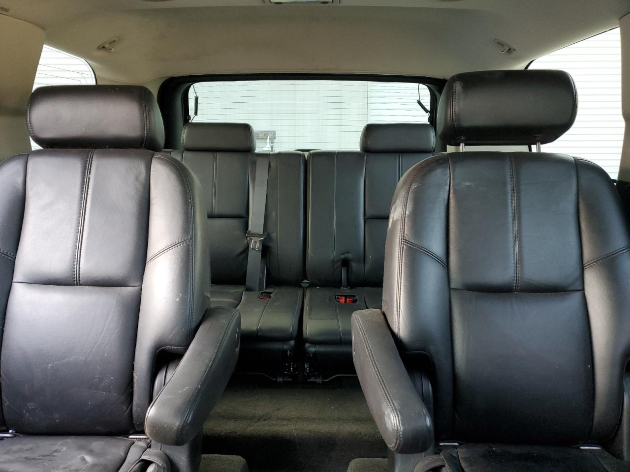 2007 GMC Yukon - Image 10