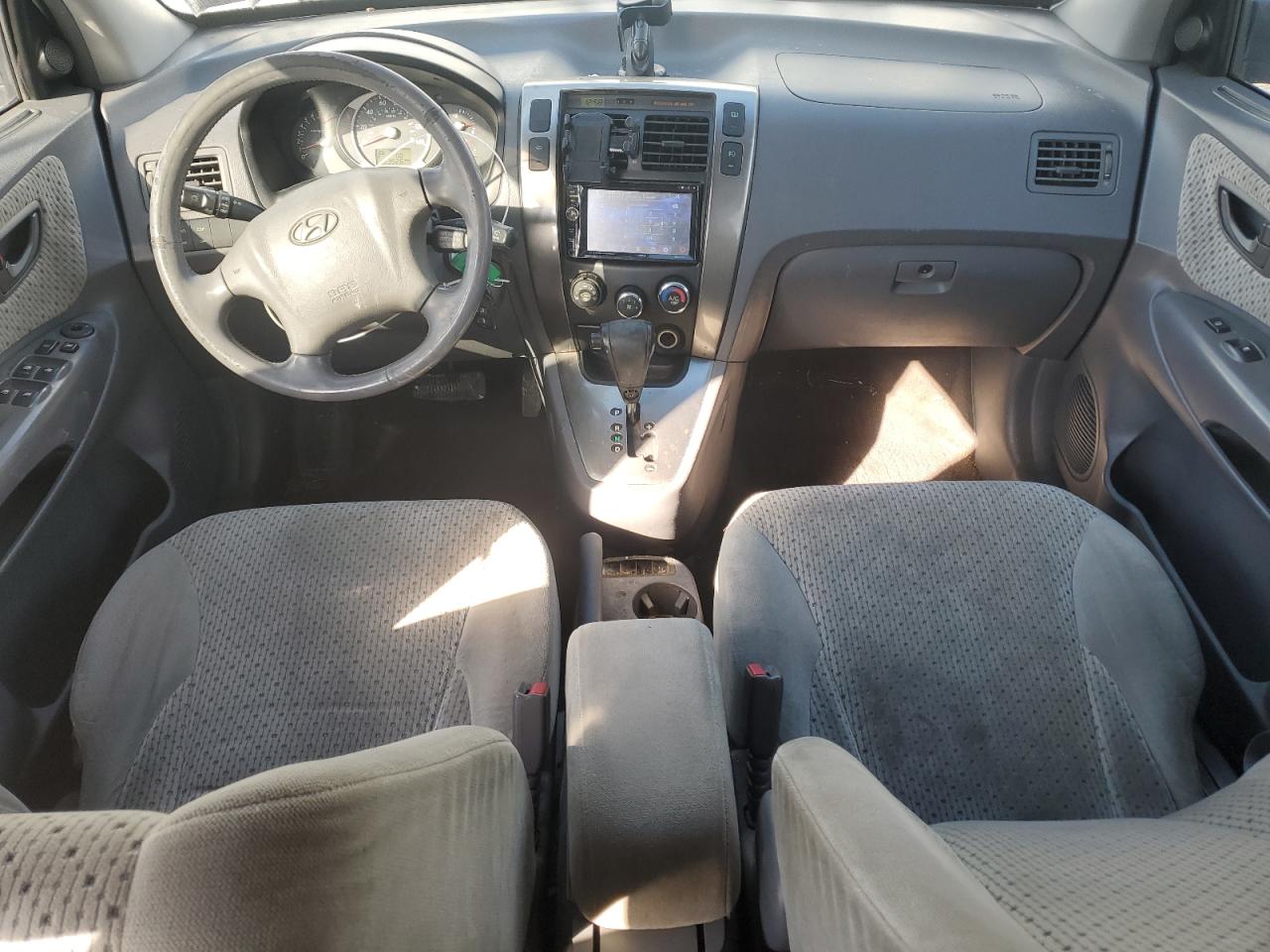 2005 Hyundai Tucson - Image 8