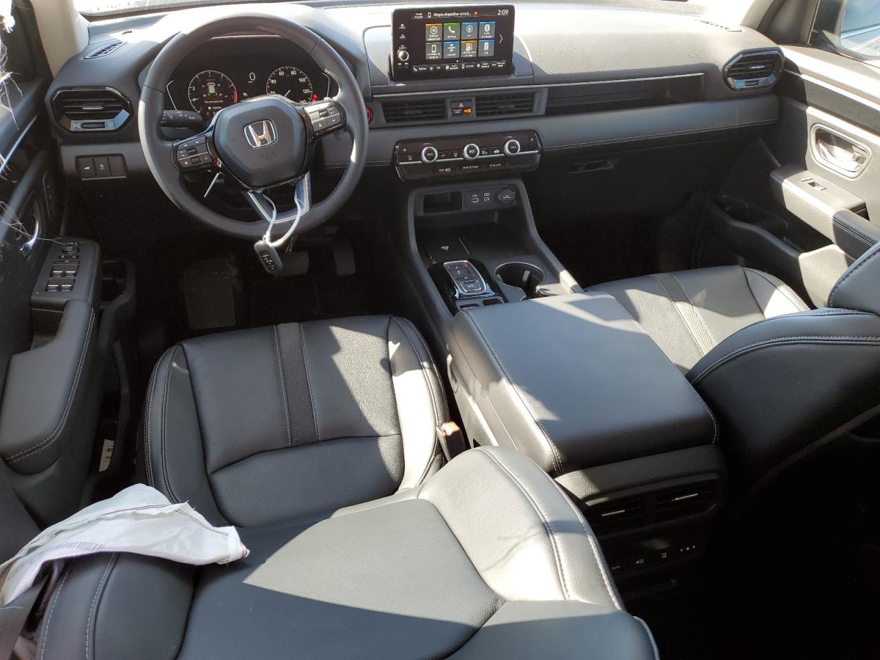 2025 Honda Pilot - Image 8