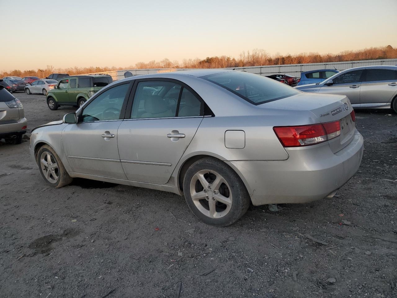 2007 Hyundai Sonata - Image 2