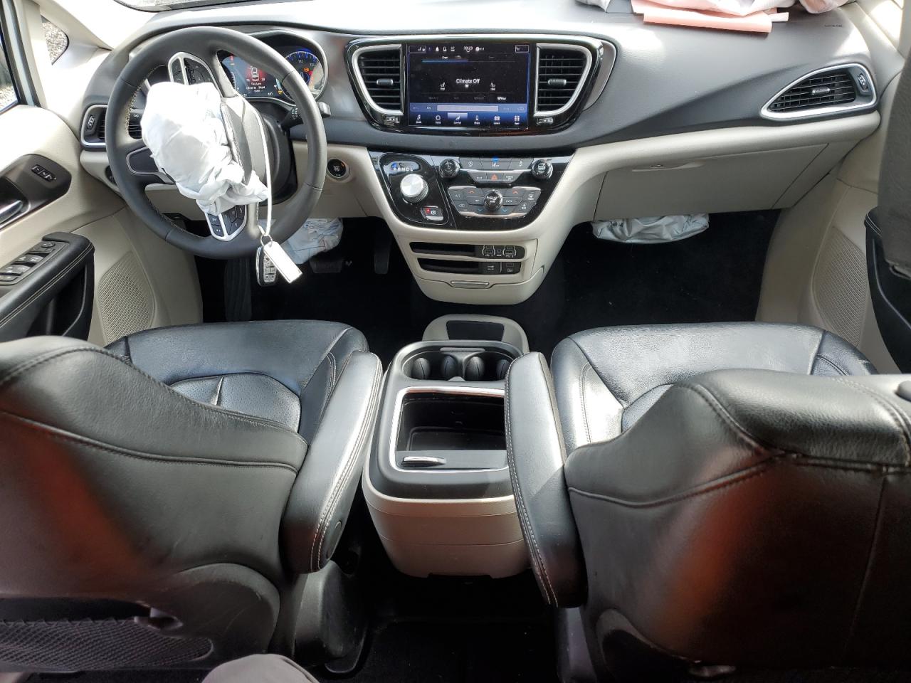 2022 Chrysler Pacifica - Image 8