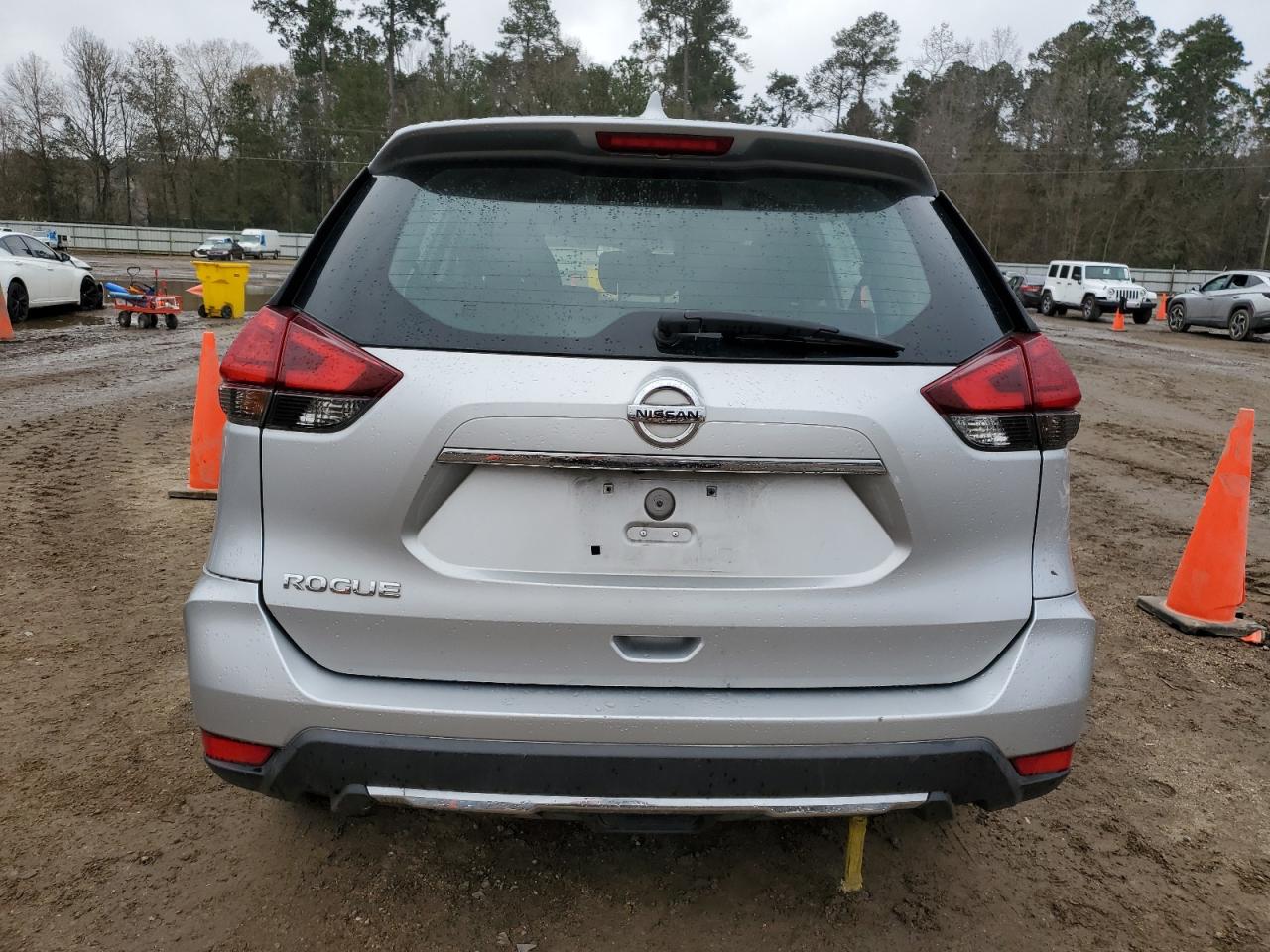 2017 Nissan Rogue - Image 6
