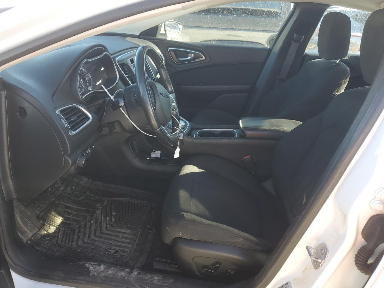 2015 Chrysler 200 - Image 7