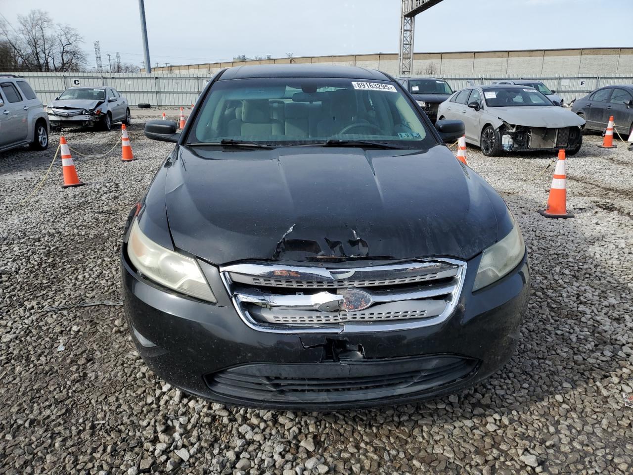 2010 Ford Taurus - Image 5