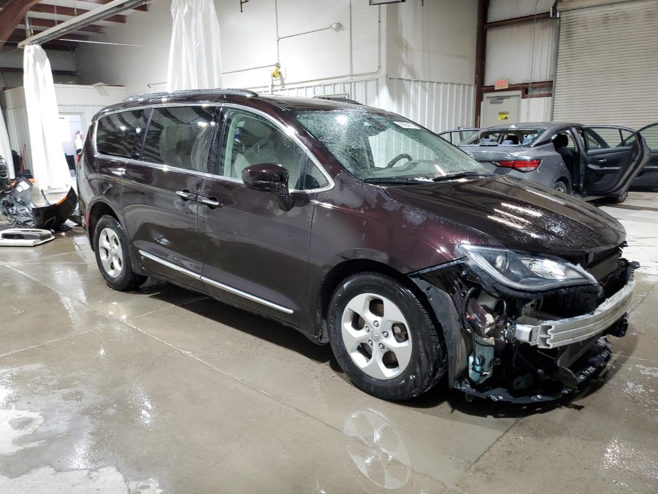 2017 Chrysler Pacifica - Image 4