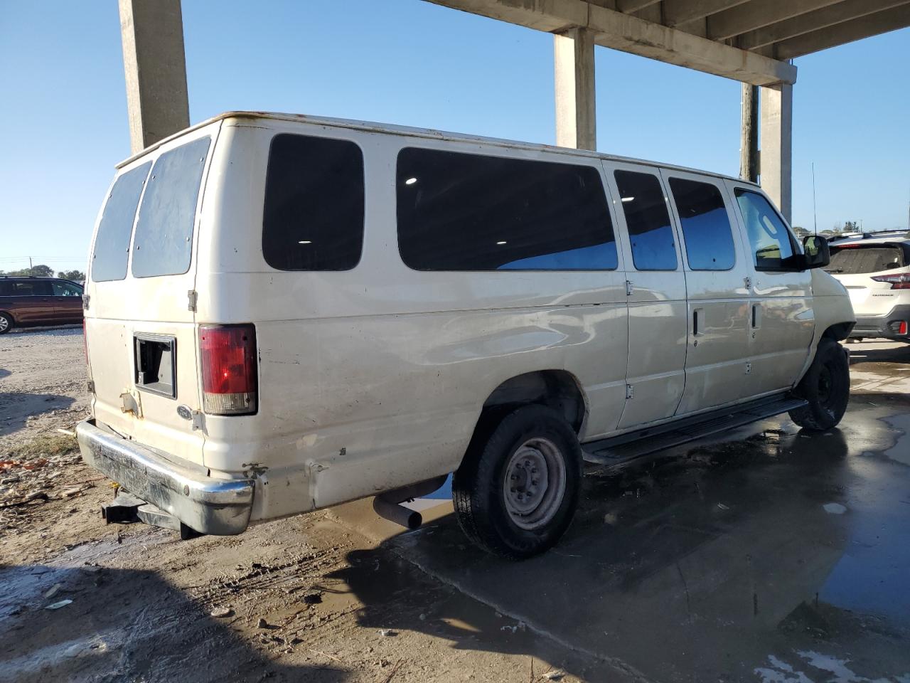 2003 Ford Econoline - Image 3