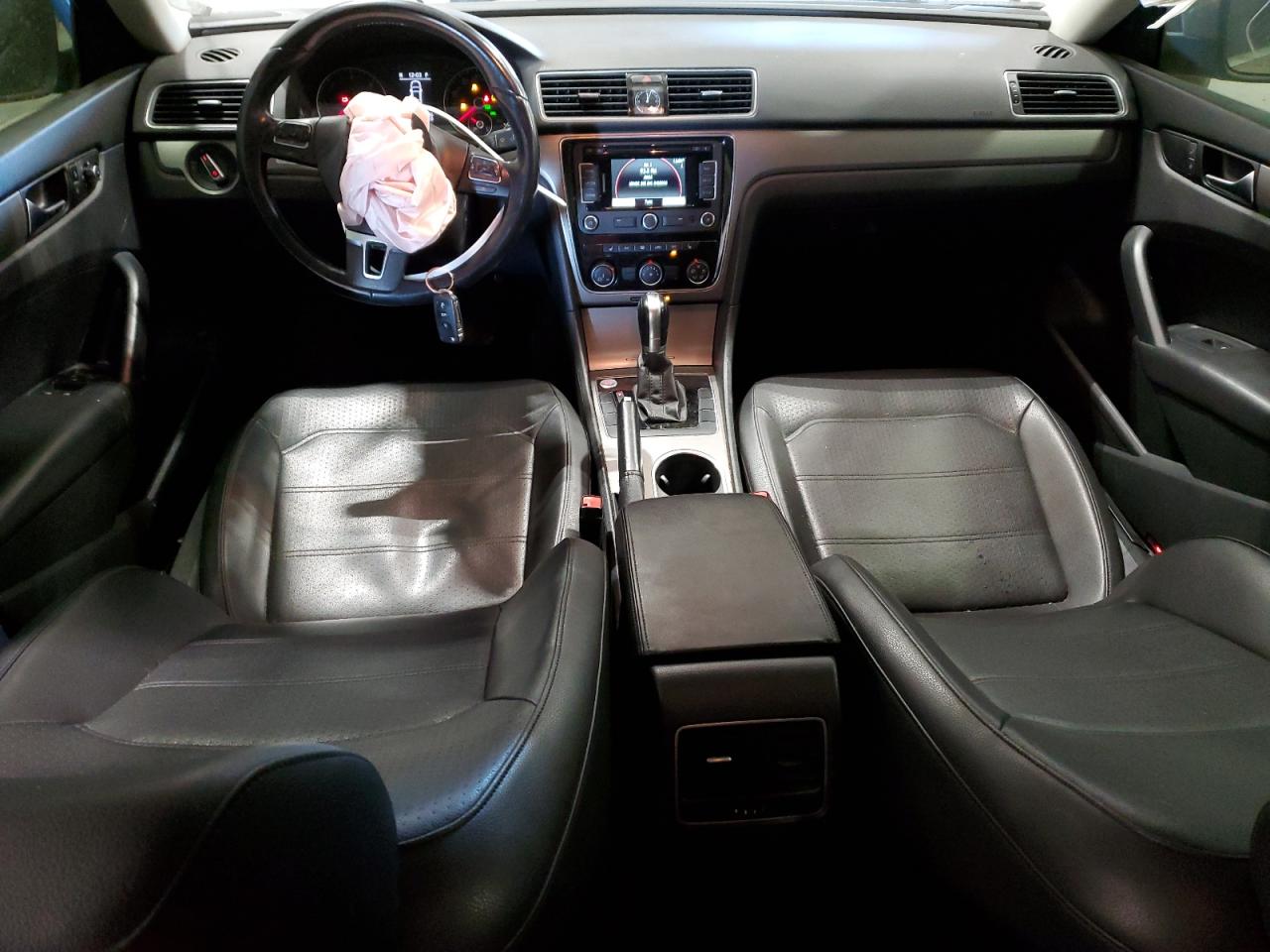 2015 Volkswagen Passat - Image 8