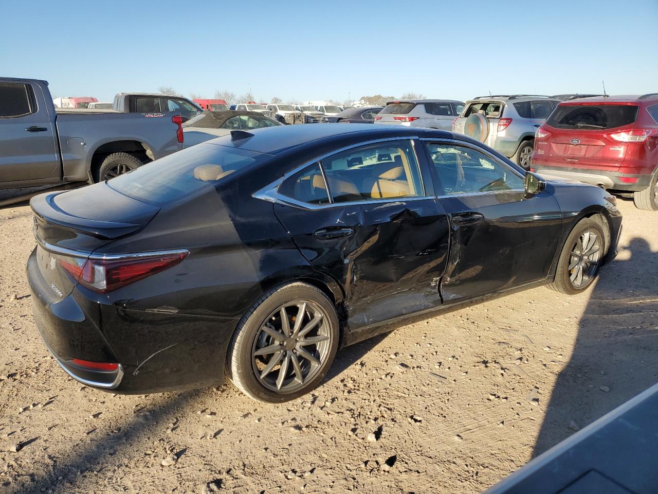 2024 Lexus ES - Image 3