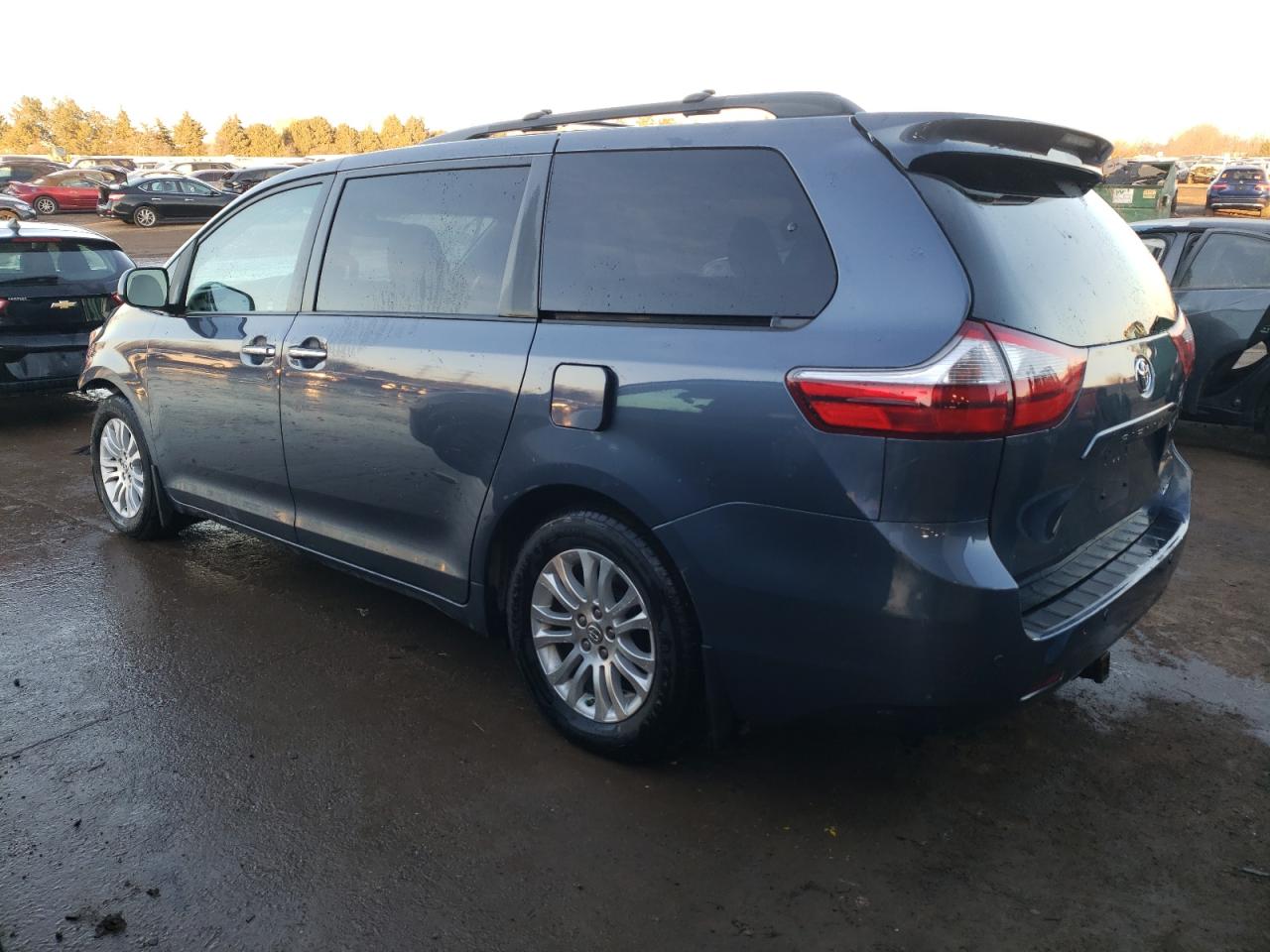 2016 Toyota Sienna - Image 2