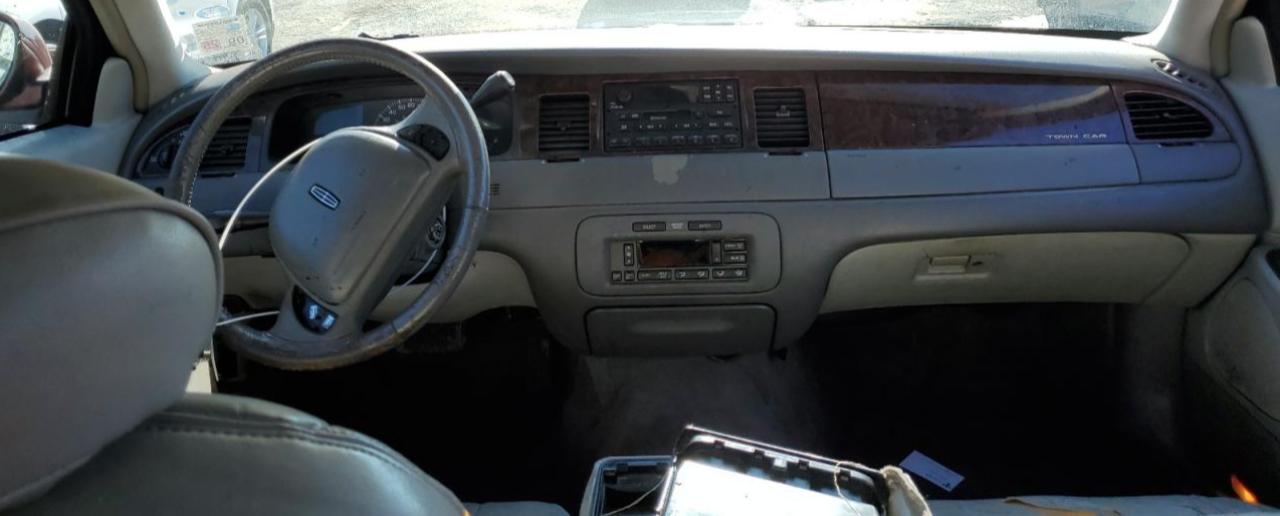 2000 Lincoln Town Car - Image 8