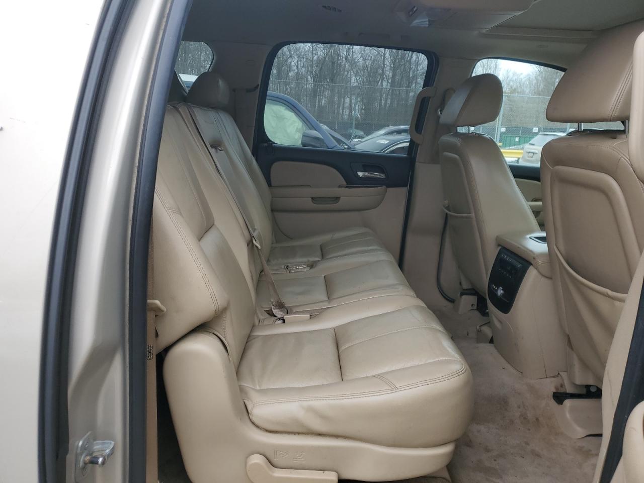 2007 Chevrolet Suburban - Image 11