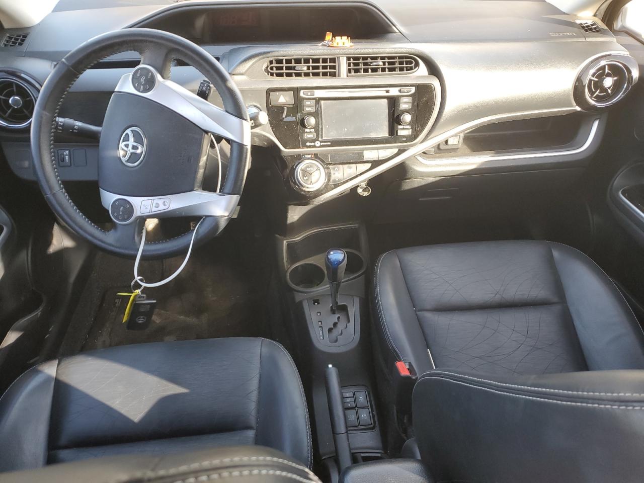 2015 Toyota Prius - Image 8