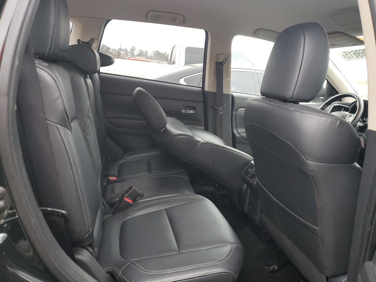 2020 Mitsubishi Outlander - Image 11