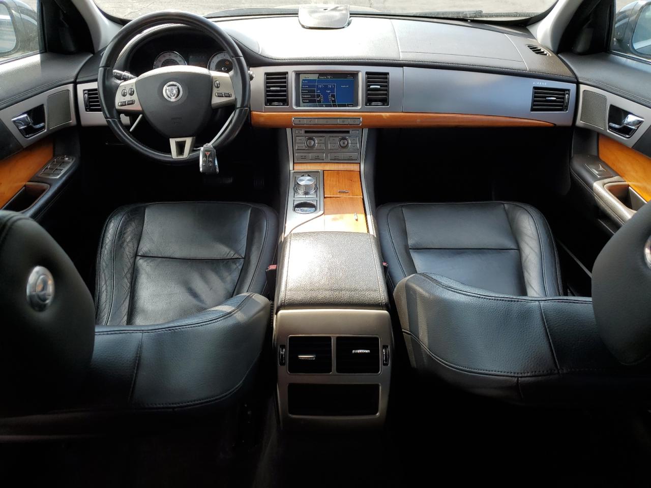 2010 Jaguar XF - Image 8