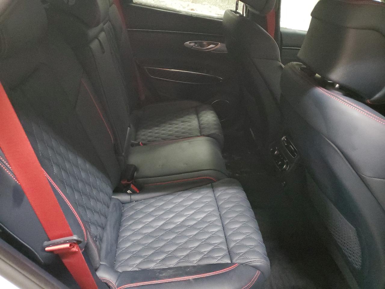 2024 Genesis GV70 - Image 11