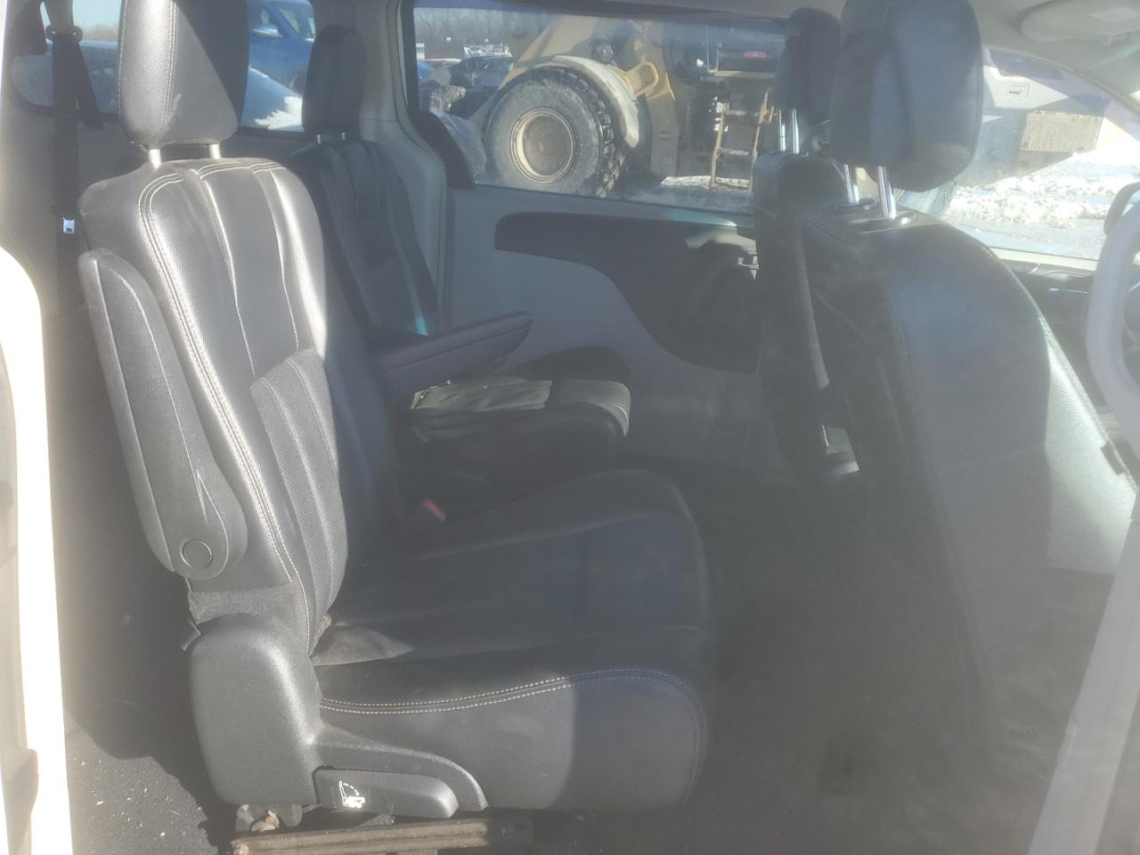 2012 Chrysler Town & Country - Image 11