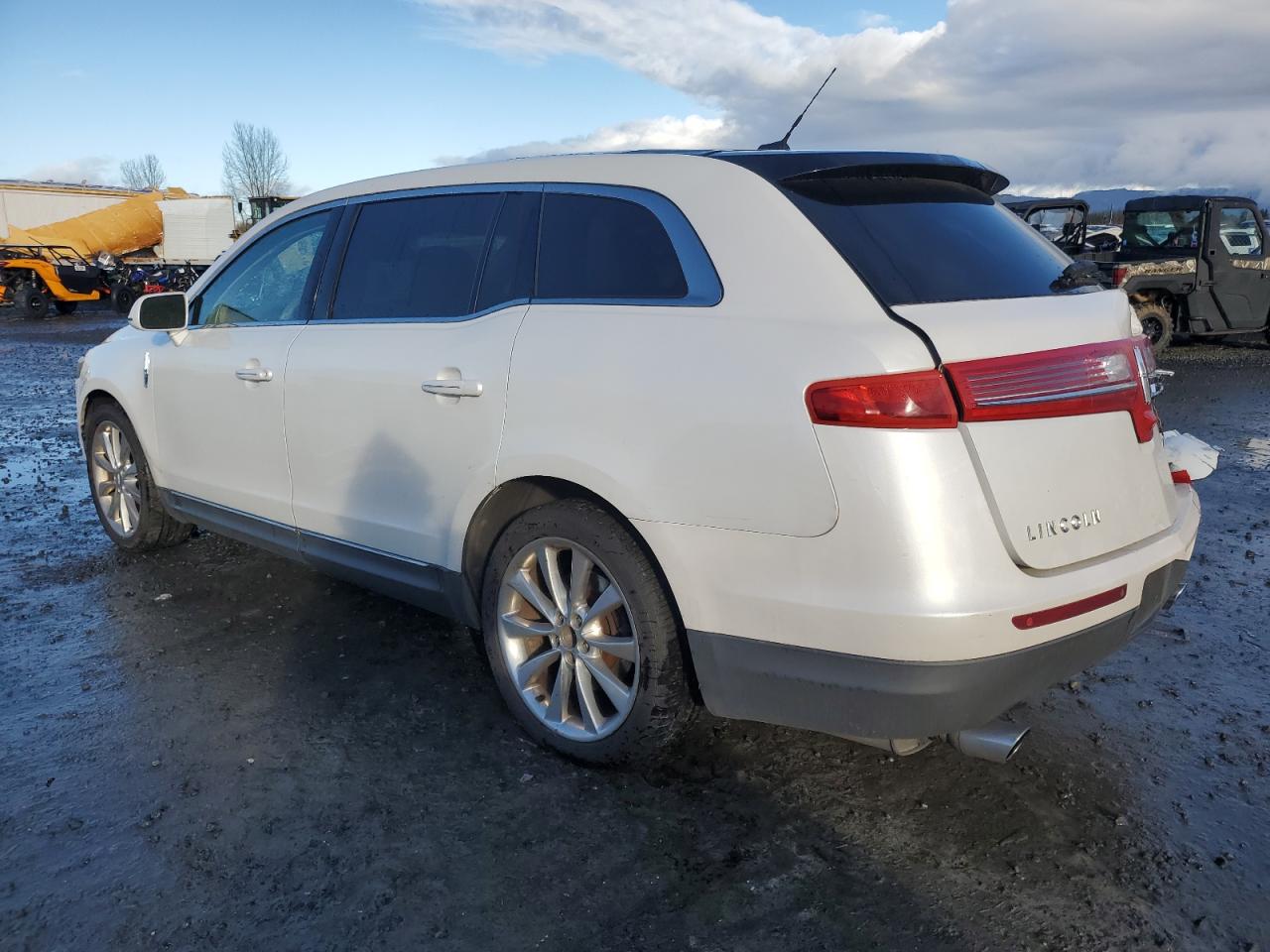 2010 Lincoln MKT - Image 2