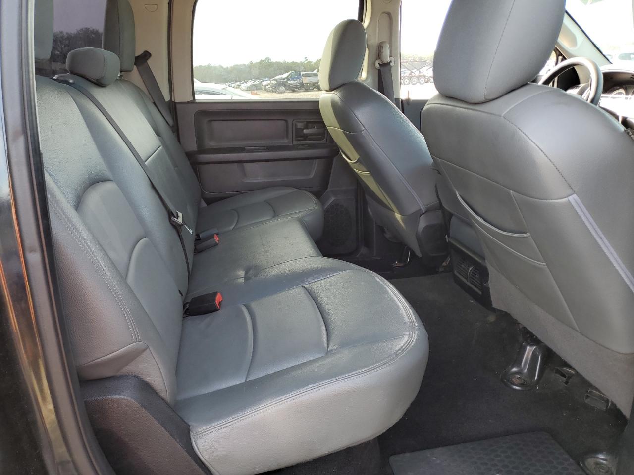2015 RAM 1500 - Image 10