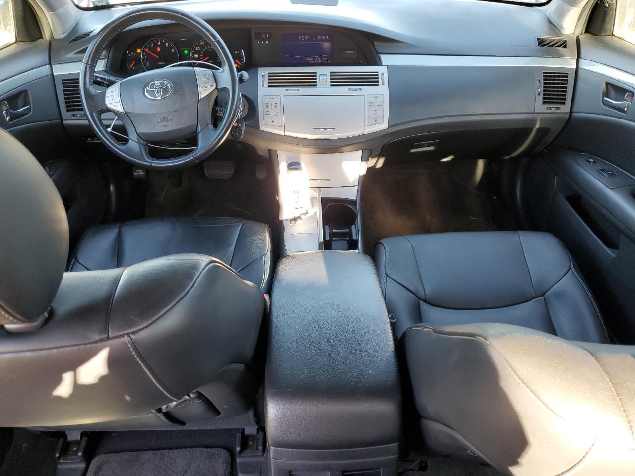 2005 Toyota Avalon - Image 8