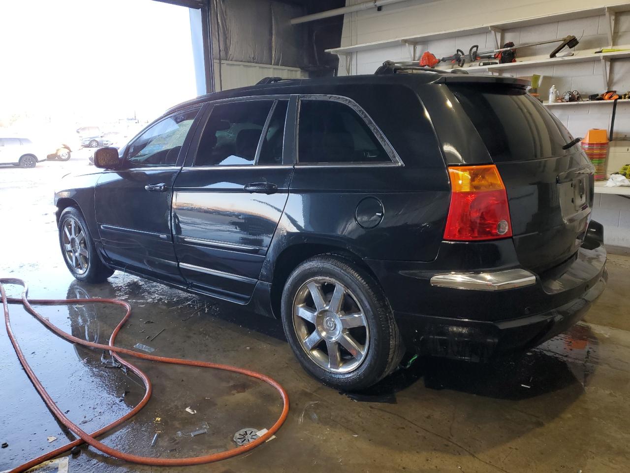 2005 Chrysler Pacifica - Image 2