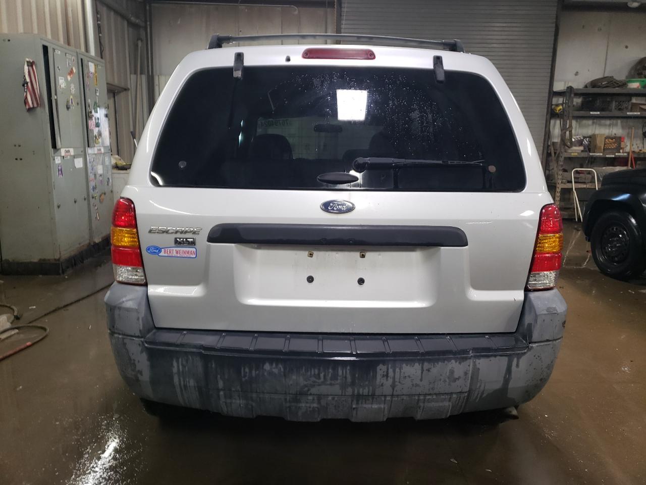 2005 Ford Escape - Image 6