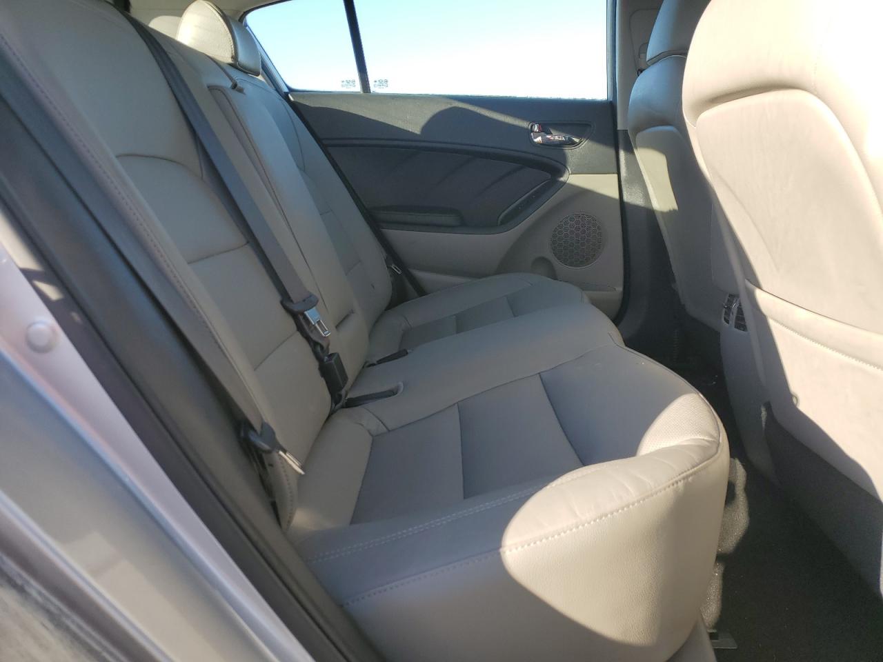 2015 Kia Forte - Image 10