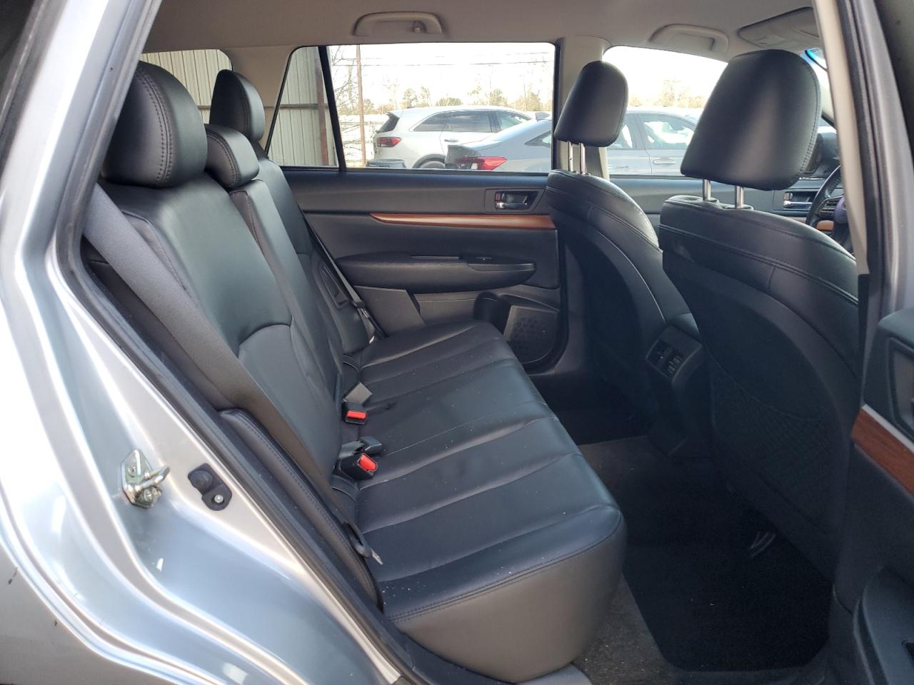 2014 Subaru Outback - Image 10